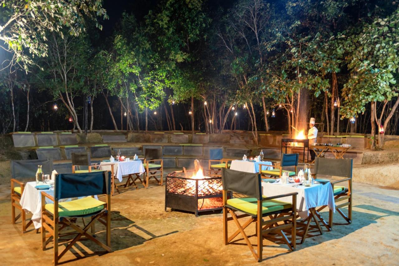 Kanha Jungle Camp Exteriör bild