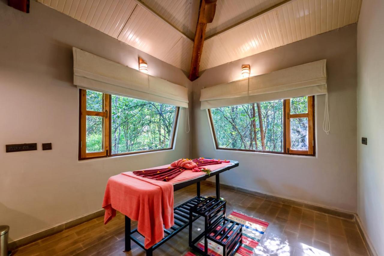 Kanha Jungle Camp Exteriör bild