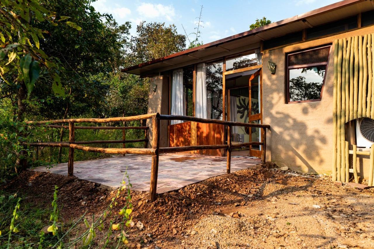 Kanha Jungle Camp Exteriör bild